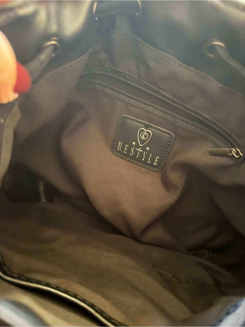 Restyle Sanctum Bucket bag - Picture 7 of 9